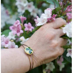 Bronze colored adjustable metal bracelet, cloverleaf set on real gold leaf (143.136)